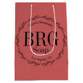 レッドボタニカルリースモノグラム小売店舗 ミディアムペーパーバッグ (裏面)