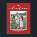 レッドミッモダンクスタイポグラフィメリークリスマスフォト シーズンポストカード<br><div class="desc">メリークリスマス!このカスタマイズ可能なクリスマスポストカードで家族や友達にクリスマスの願いモダンを送信する。スクリプトとエレガントタイポグラフィを備えシンプルている。名前と写真を追加して、この写真のクリスマスポストカードをパーソナライズ。この赤いクリスマスポストカードは他のカードのストックと色で利用可能である。</div>