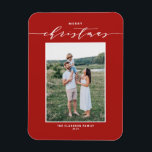 レッドミッモダンクスタイポグラフィメリークリスマスフォト マグネット<br><div class="desc">メリークリスマス!このカスタマイズ可能なクリスマスマグネットと家族や友人にクリスマスの願モダンいを送信する。スクリプトとエレガントタイポグラフィを備えシンプルている。名前と写真を追加して、この写真クリスマスカードをパーソナライズ。この赤いクリスマスマグネットは他のカードのストックと色で利用可能である。</div>