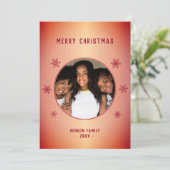 レッドメタリックスノーフレークファミリーフォトクリスマスカード (スタンド正面)