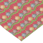 レッドメリークリスマスボールオーナメントパターン ショートテーブルランナー (コーナー)