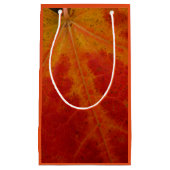 レッドメープルリーフ抽象芸術秋自然撮影 スモールペーパーバッグ (正面)