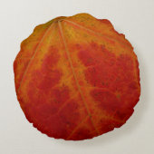 レッドメープルリーフ抽象芸術秋自然撮影 ラウンドクッション (裏面)
