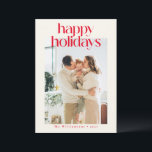 レッドモダンカスタムフォトハッピーChristmas Minimalist シーズンカード<br><div class="desc">暖かいクリームの背景に赤いスタイリッシュ文字を搭載し、このハッピーホリデーはっきりしたカードで休日の応援を広げる。このミニマルデザインはエレガント時間を問わず、ひねりを加えた季節の挨拶を送るのに最適でモダンある。自分の家族の名前でパーソナライズして個人touchを追加し、友人、家族、同僚との共有フェスティバルの希望に簡単する。このカードのシンプルデザインはマントルやカードディスプレイに目立つ。共有この美しいのホリデーカードで季節の暖カスタムかさと喜び！</div>