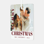 レッドモダンメリースタイリッシュクリスマス家族の写真 メタルオーナメント (正面左)