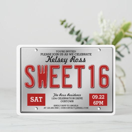 レッドライセンスプレートスウィート16パーティの招待状 招待状 (スタンド正面)