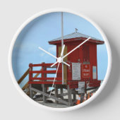 レッドライフガードタワーライフガードオンデューティ 壁時計 (正面)