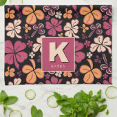 レッドラッキーシャムロッククローバーパターモノグラムのン キッチンタオル (折り畳み)