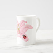 レッドラディバグピンクリリーフラワー名前をカスタムするの子供の女の子 ボーンチャイナマグカップ (正面右)