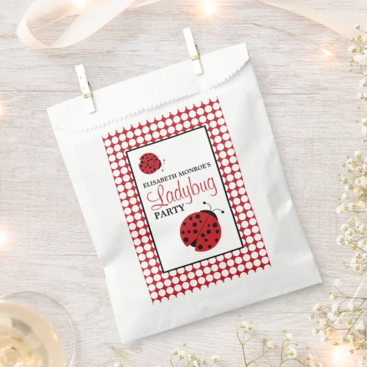 レッドラディバグ子供の誕生日パーティー フェイバーバッグ (クリップ留めされた状態)