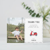 レッドレトロスクーターテーマ誕生日写真 サンキューカード (スタンド正面)