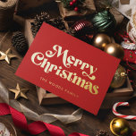 レッドレトロヴィンテージフォントメリークリスマス 箔シーズンカード<br><div class="desc">メリークリスマスカード：クラシックのレトロなデザインで、金ゴールドフォイルとクラシックの赤い背景にヴィンテージのタイポグラフィを持つ。</div>