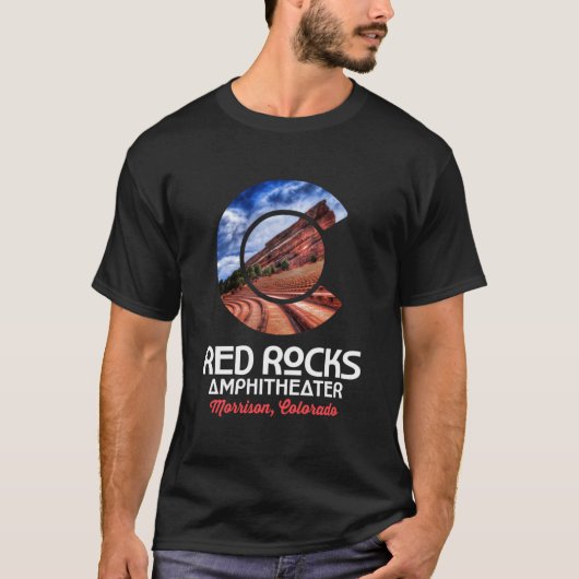 レッドロックスアンフィシアターコロラド州旗モリソ Tシャツ (正面)