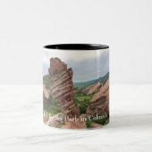 レッドロックスリッジ山と谷 ツートーンマグカップ (中央)