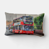 レッドロンドンバス通りシーン写真アートワークIII ランバークッション (裏面)