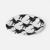 レッドローズを抱える可愛いブラックラボドッグ ペーパープレート (アングル)