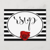 レッドローズオン白黒ストライプウェディングRSVPカード インビテーションポストカード (正面)