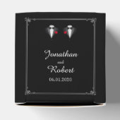 レッドローズゲイ結婚式の引き出物ボックス付き2つのTuxedo フェイバーボックス (上部)