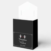 レッドローズゲイ結婚式の引き出物ボックス付き2つのTuxedo フェイバーボックス (オープン)