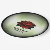 レッドローズゴシッ結婚クの名前と日付緑 ペーパープレート (アングル)