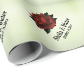 レッドローズゴシッ結婚クの名前と日付緑 ラッピングペーパー (ロールコーナー)