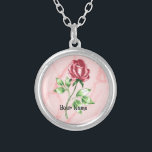 レッドローズネックレス シルバープレートネックレス<br><div class="desc">Red Rose Necklace by ArtMuvzイラストレーション.パーソナライズするには、名前を追加するか、代わりに文字を追加する。Tシャツ、ロマンチックなアパレル、ウェディングギフト、記念日Tシャツ、バレンタインのギフトとアパレル。私たちのフェスティバルギフトとロマンチックなアパレルでバレンタインデーの準備をしなさい!家族の集まりにバレンタインのパーティーに最適。予算が何であれ、妻、夫、友人、家族が愛するバレンタインデーの贈り物がある。あなたは友人、家族や愛する人のためのバレンタインデーを探すかどうか、彼らのために完璧なギフトがある。</div>