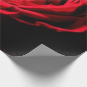 レッドローズバレンタインデー閉じるマクロデザイン、ローマ ラッピングペーパー (角)