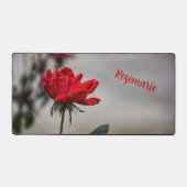 レッドローズビューティフルフォトフローラグレー デスクマット (正面)