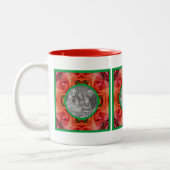 レッドローズフローラ自然フレーム写真の追加 ツートーンマグカップ (左)