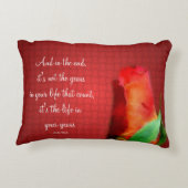 レッドローズライフアティチュード引用文感動的 アクセントクッション (裏面)