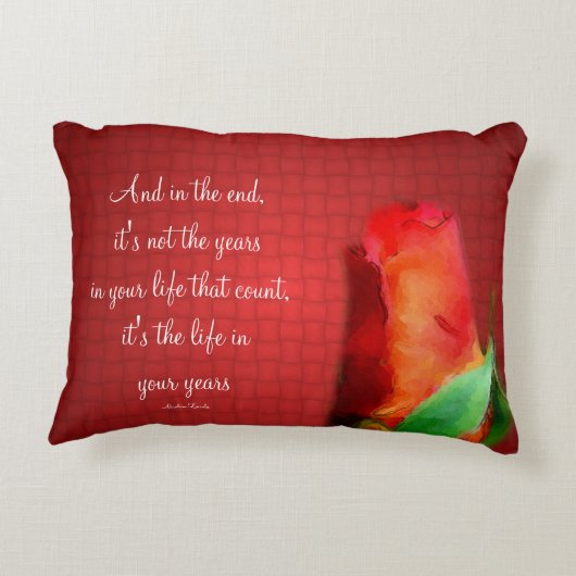 レッドローズライフアティチュード引用文感動的  アクセントクッション (裏面)