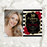 レッドローズ白黒ストライプズ写真50誕生日 招待状<br><div class="desc">エレガントフローラ50歳のフェミニン誕生日の招待状と写真。グラム白黒レッドデザインとフェイクグリッター金ゴールド。白黒の、赤ストライプいバラ、スクリプトフォント、紙吹雪を備えている。大人スタイリッシュのお祝いパーティーに最適。独自の詳細でパーソナライズどんなカスタマイズ年でもいい！印刷されたZazzle招待状または即時ダウンロードのデジタル印刷可能なテンプレート。</div>