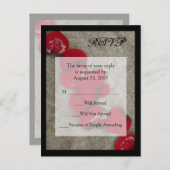 レッドローズ花びらオンサンドビーチ結婚式RSVP インビテーションポストカード (正面/裏面)