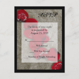 レッドローズ花びらオンサンドビーチ結婚式RSVP インビテーションポストカード