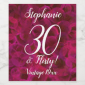 レッドローズ30アンド気のあるそぶりをした誕生日パーソナライズされた ワインラベル (シングルラベル)