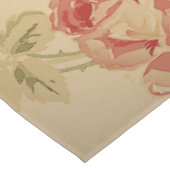 レッドローズ、クリーム、タンアンティークフローラプリント テーブルクロス (アングル)