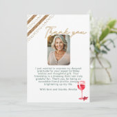 レッドワイングラスグリッター誕生日写真 サンキューカード (スタンド正面)