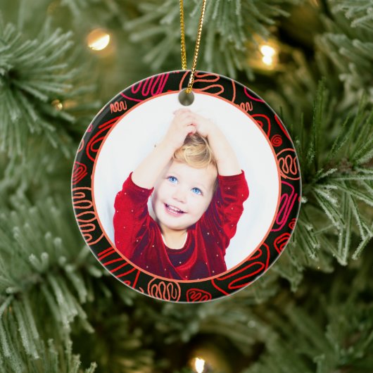 レッドワンラインアートメリークリスマスファミリーフォト セラミックオーナメント (ツリー)