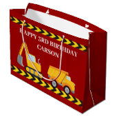 レッド建築トラックボーイズカスタム子供の誕生日 ラージペーパーバッグ (裏面アングル)