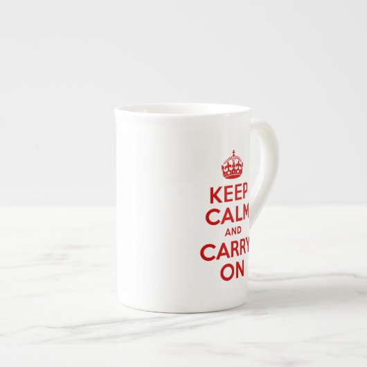 レッド文字Keep Calm and Carry On ボーンチャイナマグカップ (正面右)