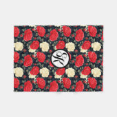 レッド&クリームバラモノグラパターン（の模様が）あるム フリースブランケット (正面(横))