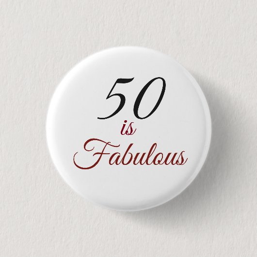 レッド&ブラック「50 is Fabulous」 50誕生日ボタン 缶バッジ (正面)