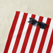 レッド&ホワイトカバナストライプイニシャル ビーチタオル (インサイチュ)