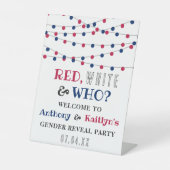 レッド、ホワイト、そして誰が？7月4日ジェンダー発表パーティー 台座サイン (正面)