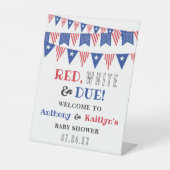 レッド、ホワイト&デュー！7月4日ベビーシャワーへようこそ 台座サイン (正面)