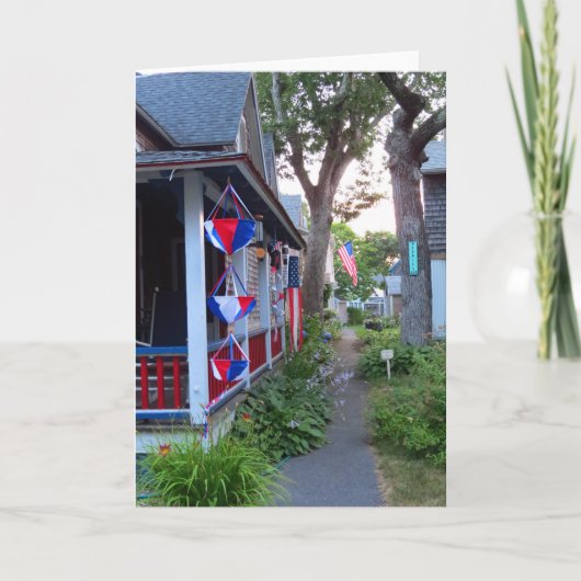 レッド、ホワイト、ブルー – マーサのブドウ園 カード (正面)