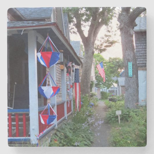 レッド、ホワイト、ブルー – マーサのブドウ園 ストーンコースター (正面)