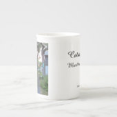 レッド、ホワイト、ブルー – マーサのブドウ園 ボーンチャイナマグカップ (正面)