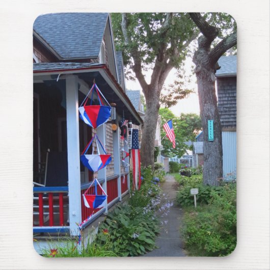 レッド、ホワイト、ブルー – マーサのブドウ園 マウスパッド (正面)