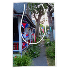 レッド、ホワイト、ブルー – マーサのブドウ園 ミディアムペーパーバッグ